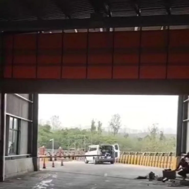 Automatic fast stacking door